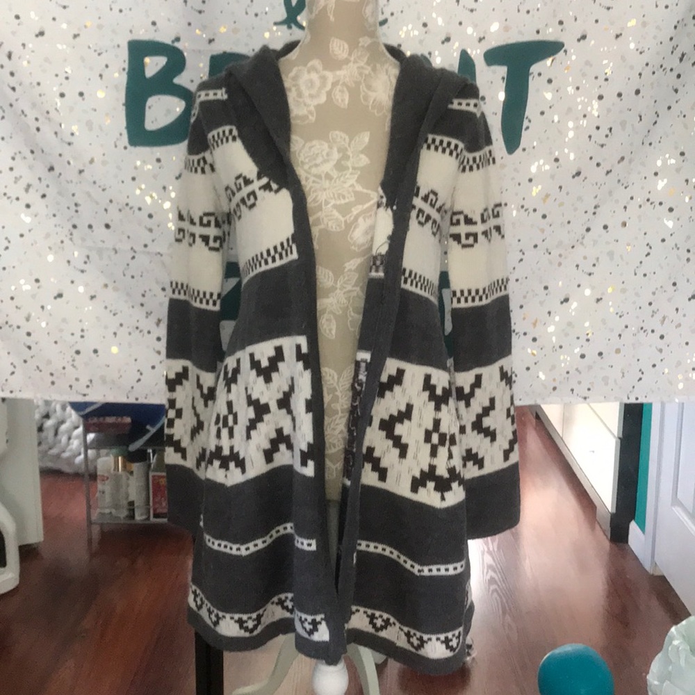 Willow & Clay Grey and White Cardigan